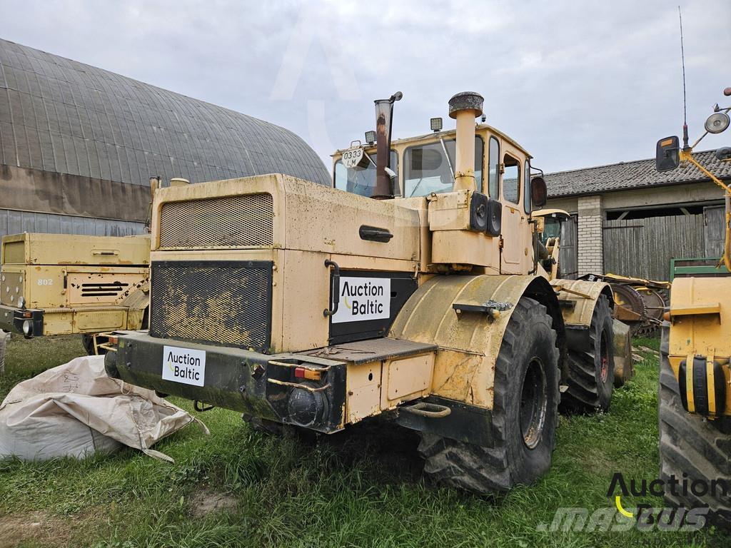  Kirovec K-700A Tractors