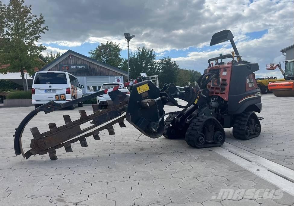 Ditch Witch R300 Tracked dumpers