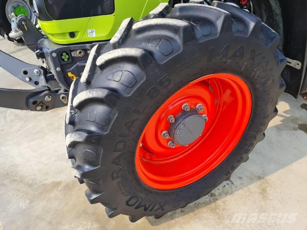 CLAAS Arion 440 CIS Tractors