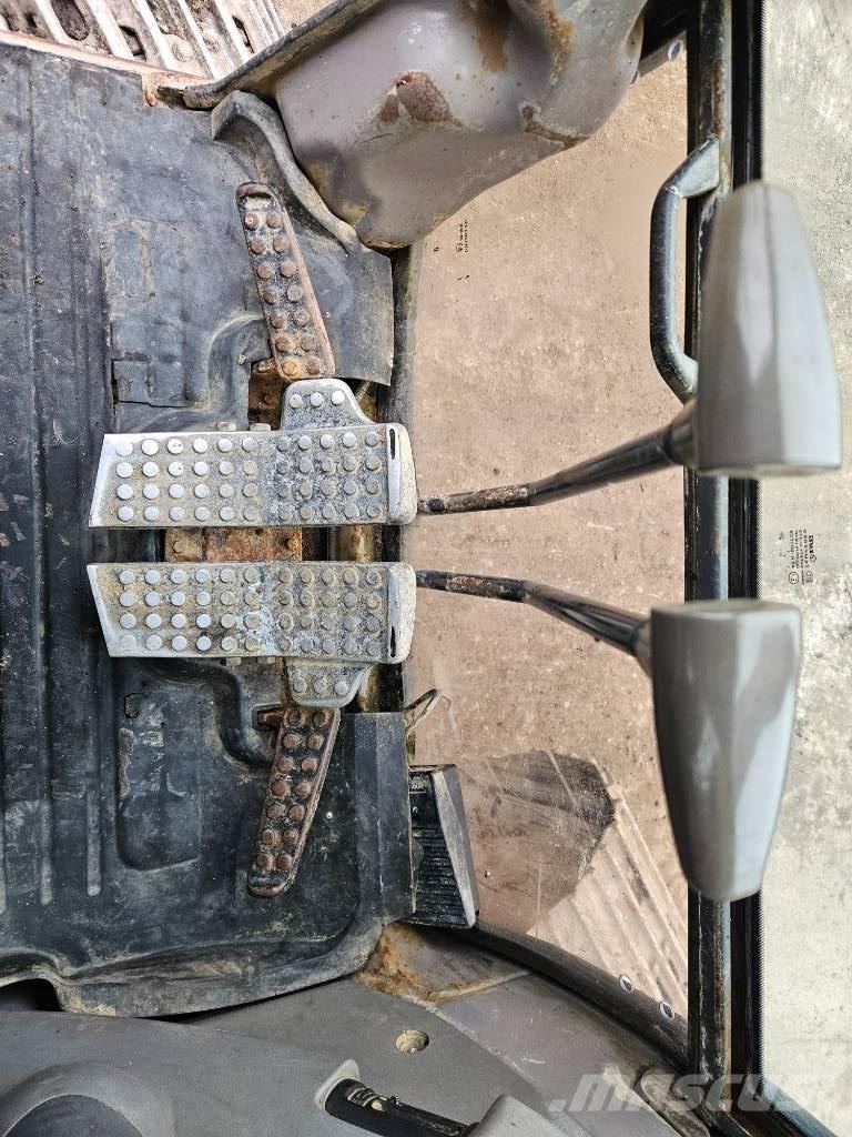 Hitachi ZX 200 LC Crawler excavators