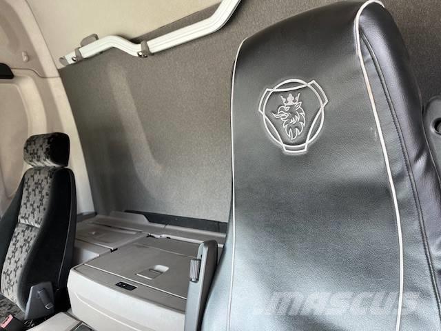 Scania P 280 Curtainsider trucks