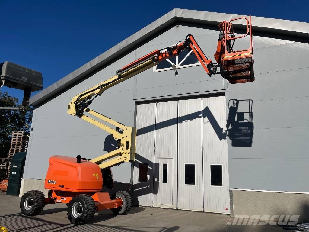 JLG 520 AJ Articulated boom lifts
