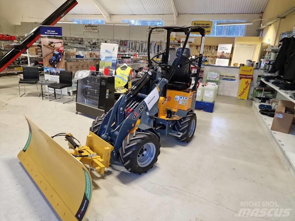 GiANT G1100 Multi purpose loaders