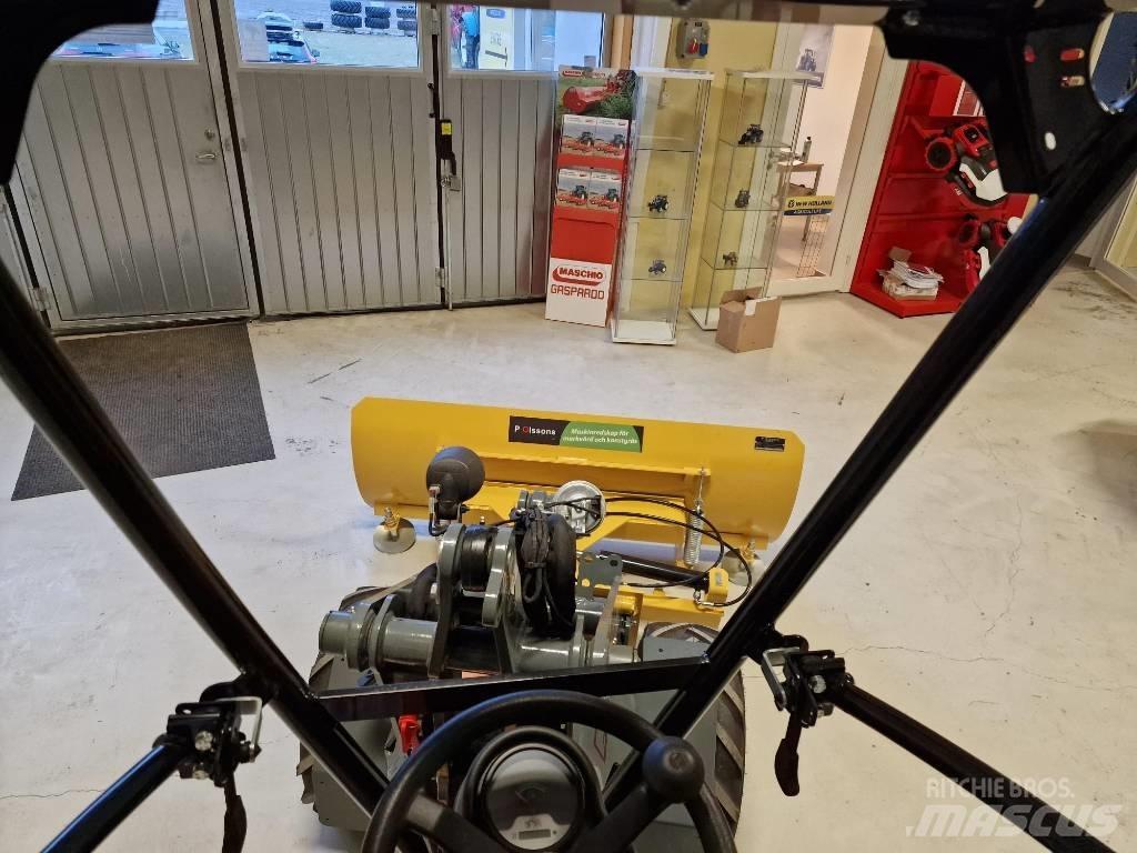 GiANT G1100 Multi purpose loaders