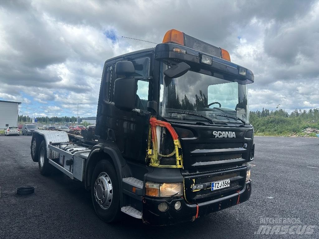 Scania P420 6x2*4 Hook lift trucks