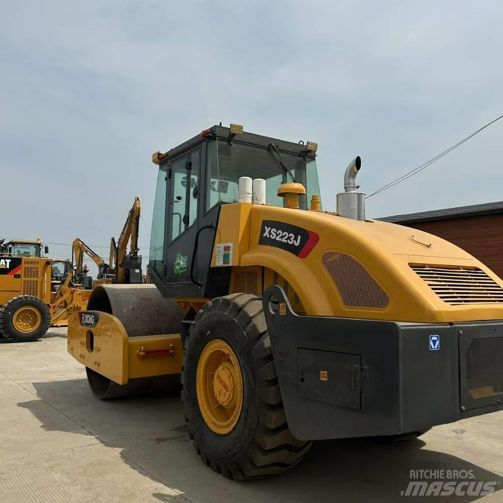 XCMG XS 223 J Single drum rollers