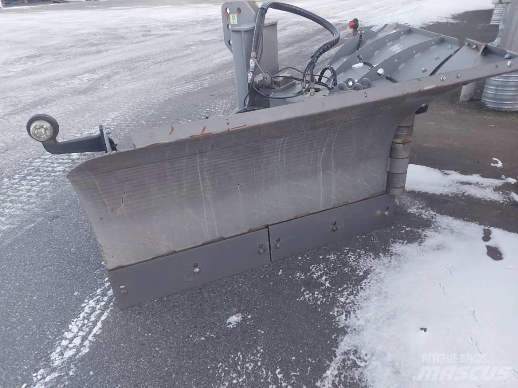 Holms Vikplog Snow groomers
