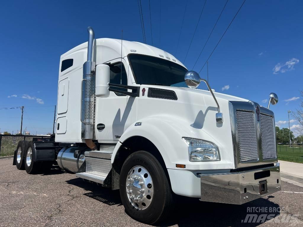 Kenworth T 880 Tractor Units