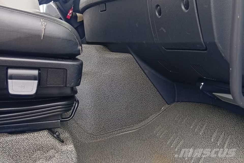 Renault C 320 Flatbed / Dropside trucks