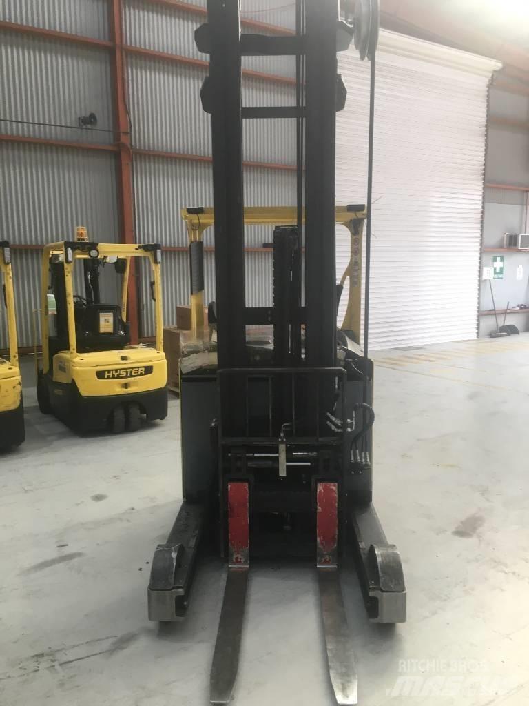 Hyster R1.6 Reach trucks