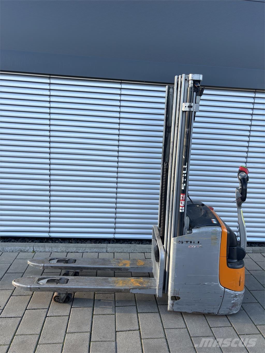 Still EXV 12i Self propelled stackers