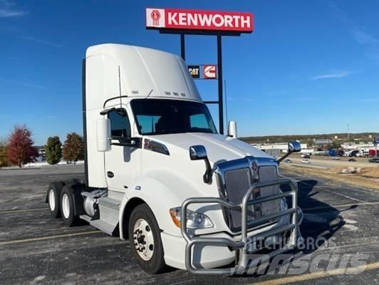 Kenworth T 680 Tractor Units