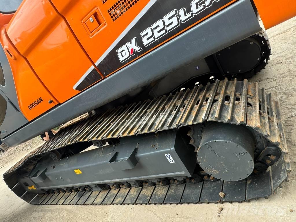 Doosan DX 225 LCA Midi excavators  7t - 12t