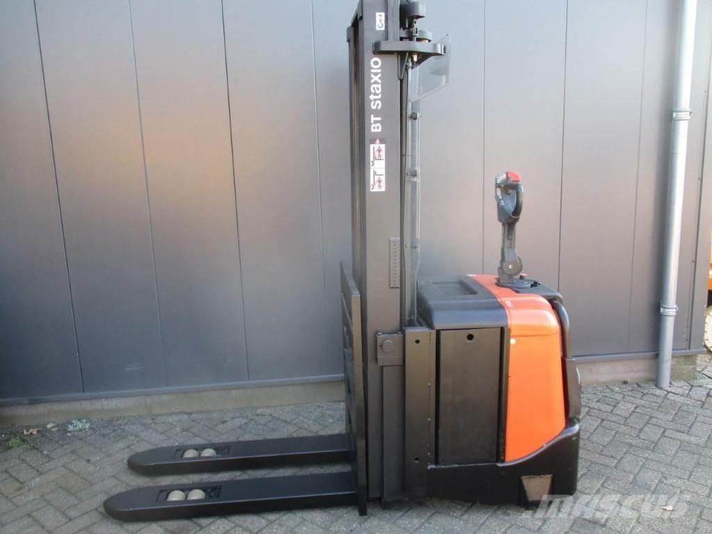BT SPE 160L Pedestrian stacker