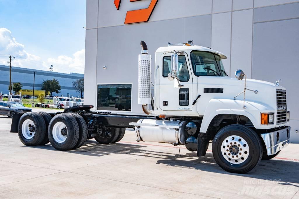 Mack CHN 613 Tractor Units