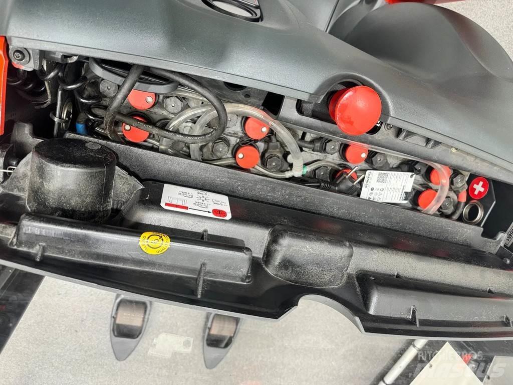 Linde L 12 Pedestrian stacker