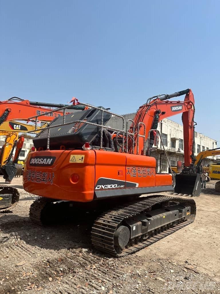 Doosan DX 300 Midi excavators  7t - 12t