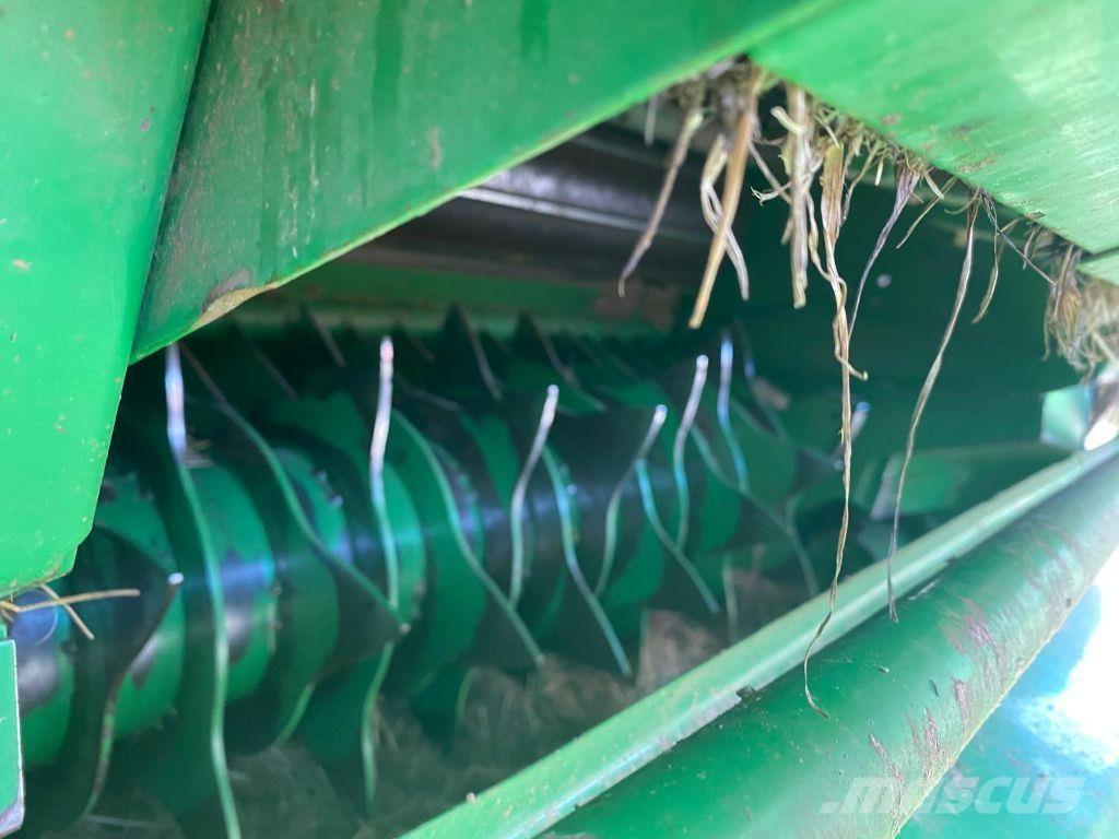 John Deere 568 Round balers