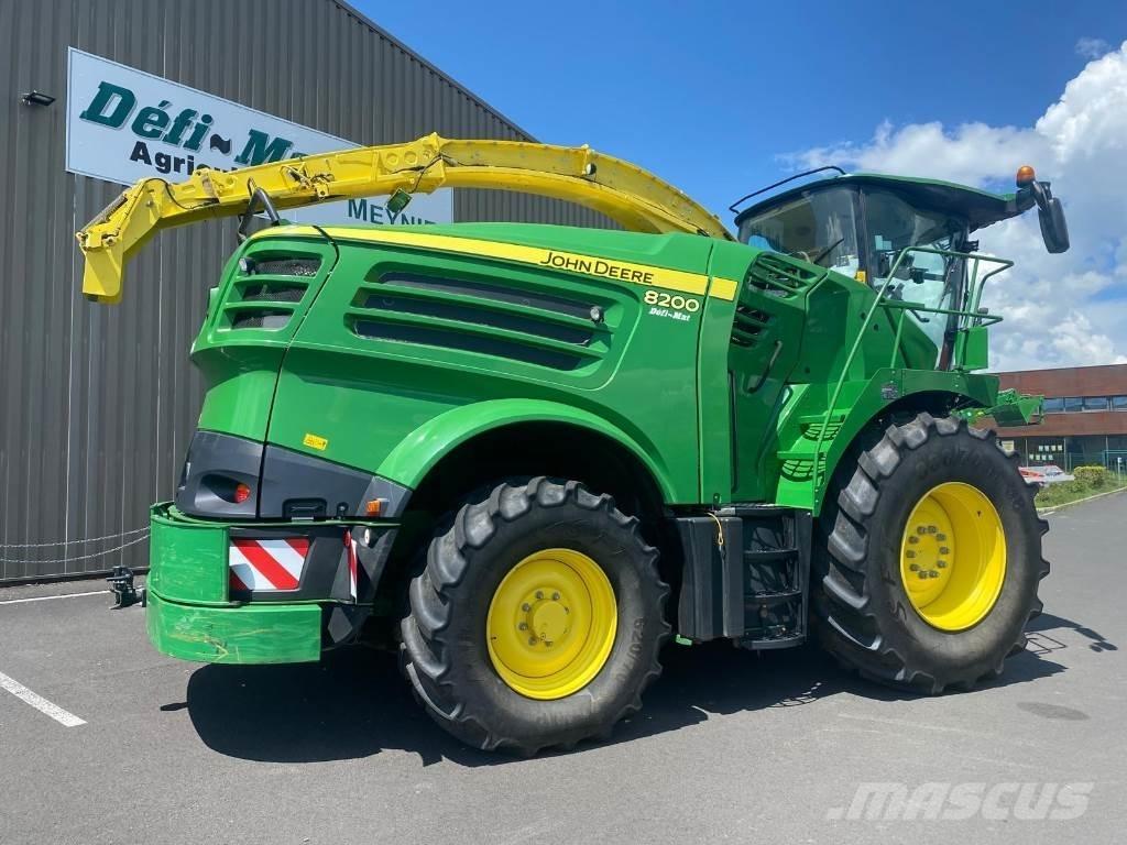 John Deere 8200 Forage harvesters