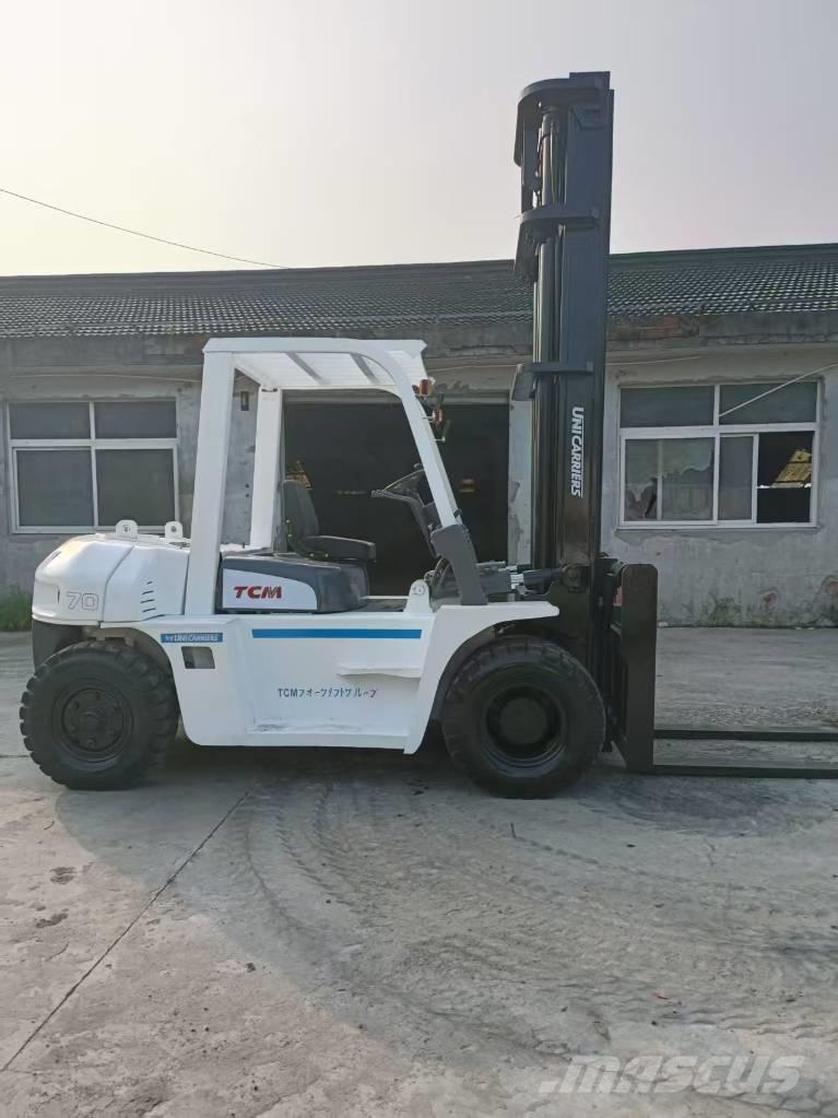 TCM FD 70 Z8 Box body trucks