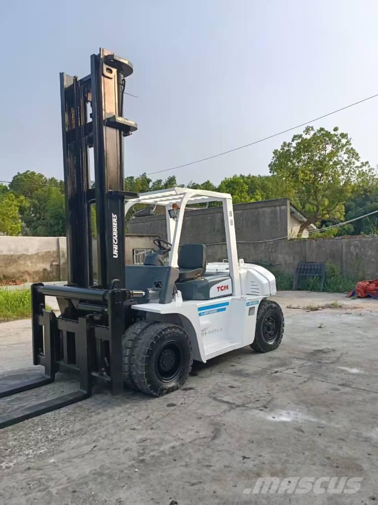 TCM FD 70 Z8 Box body trucks