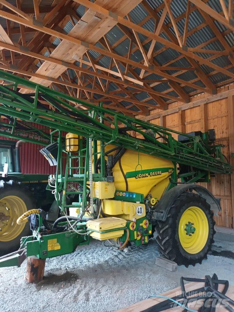 John Deere 840 Trailed sprayers