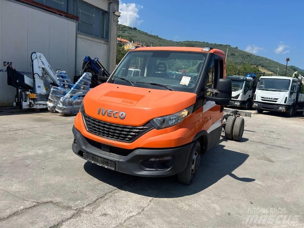 Iveco Daily 35-140 Box body trucks