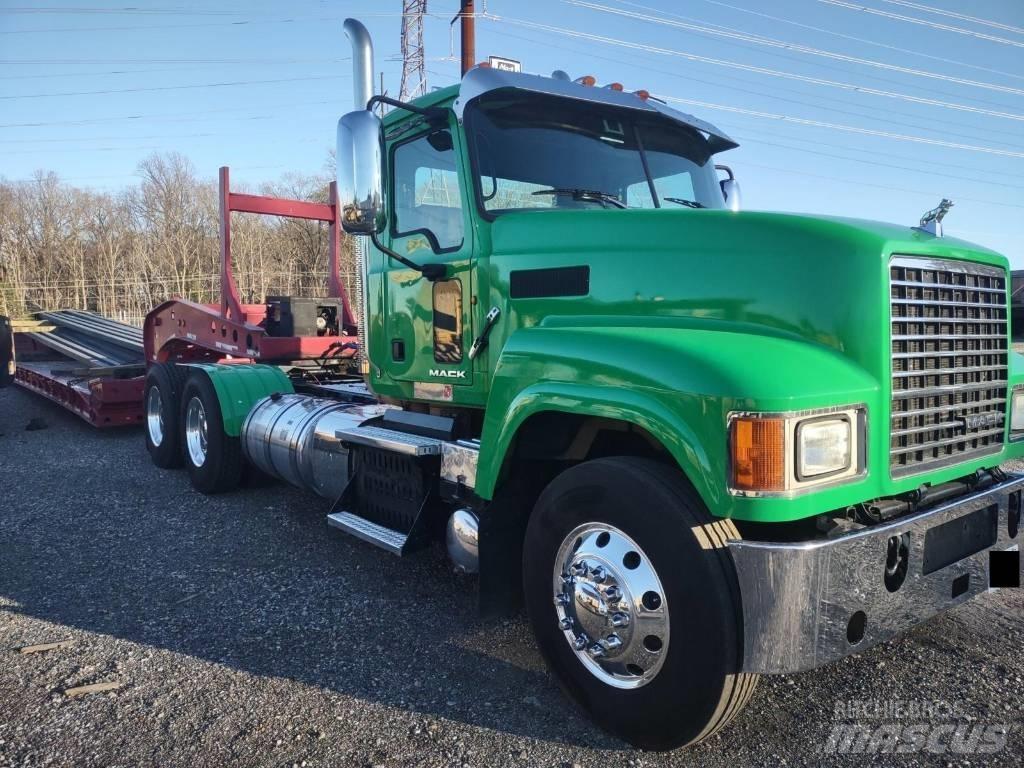 Mack CHU 613 Tractor Units