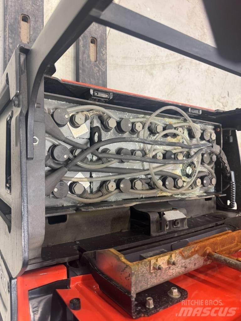 Toyota LPE 220 Low lifter with platform