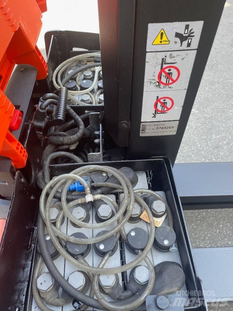 BT SWE080L Pedestrian stacker