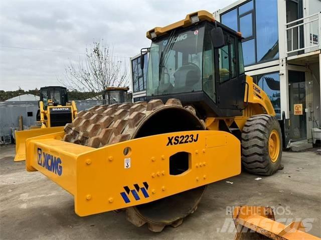XCMG XS 222 J Single drum rollers