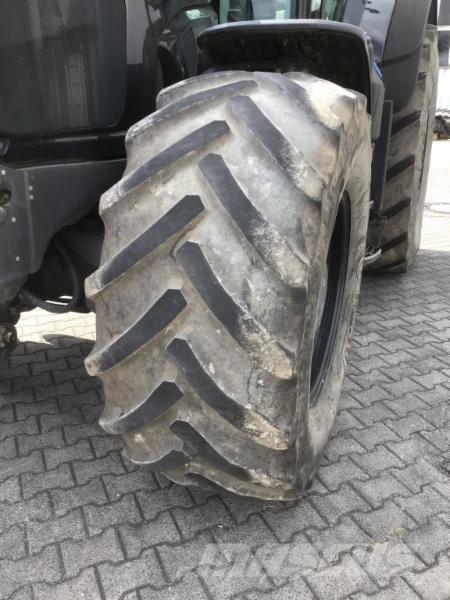 CLAAS AXION 830 Tractors