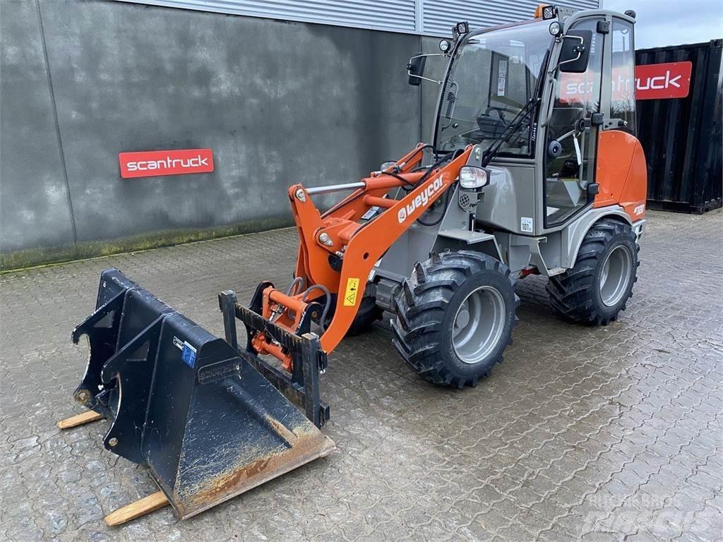 Weycor AR320 Cab Multi purpose loaders