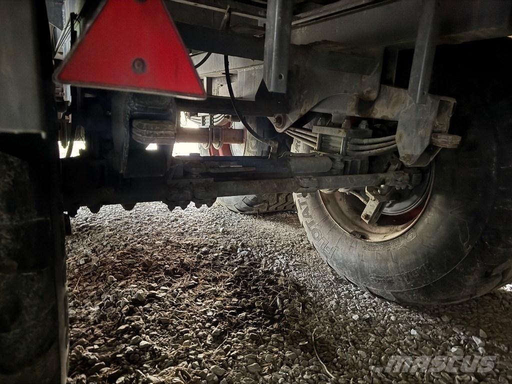 CLAAS Quantum 5800 P Self loading trailers