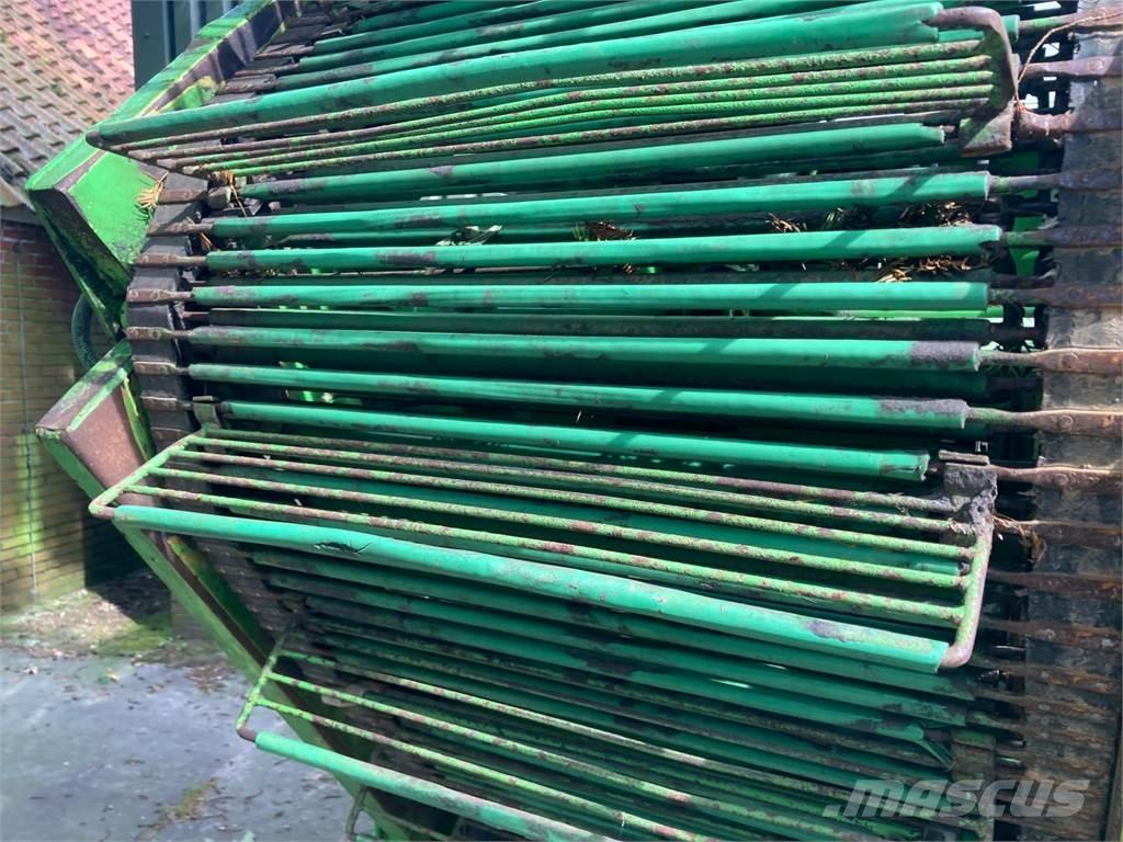 AVR Wagenrooier Potato harvesters and diggers