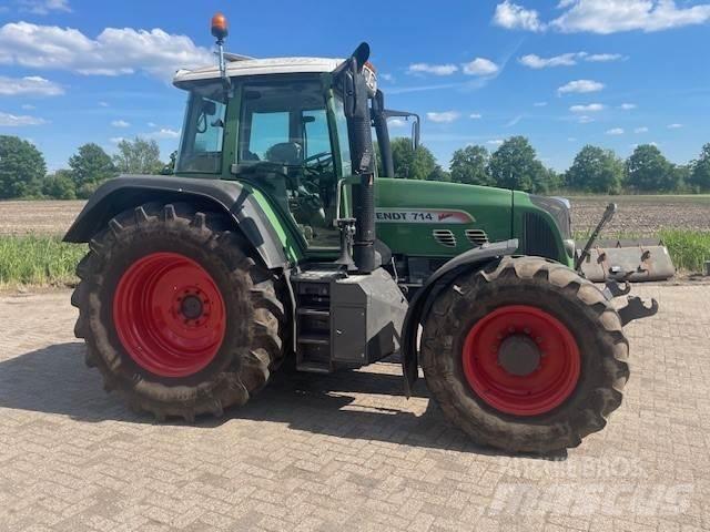 Fendt 714 Com3 Tractors