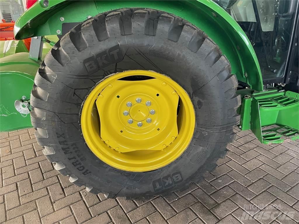 John Deere 5058 Tractors