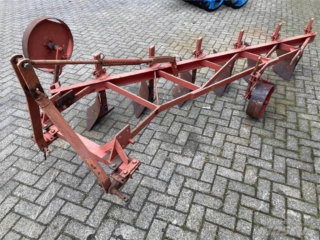  stoppelploeg Conventional ploughs
