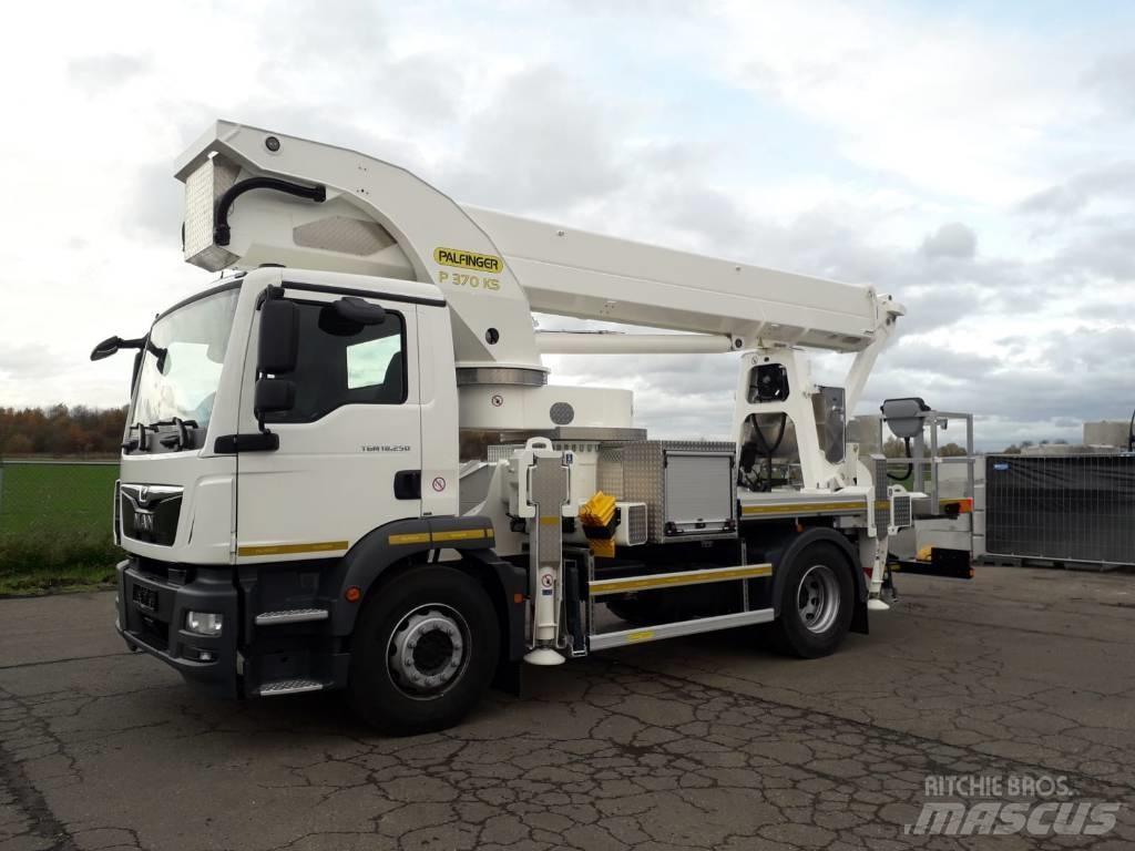 Palfinger P 370 KS Truck & Van mounted aerial platforms