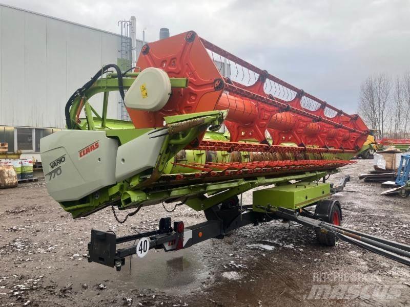 CLAAS LEXION 7400 Combine harvesters