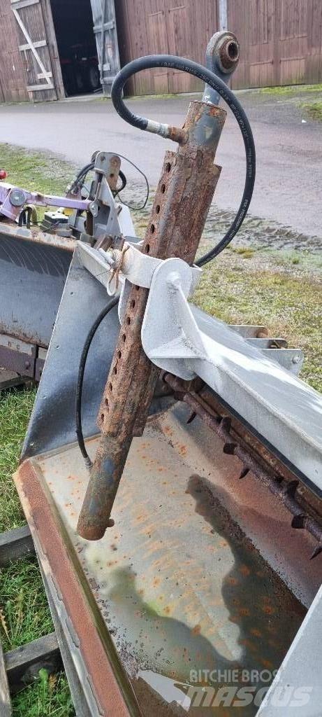 Fjärås 700 Sand and salt spreaders