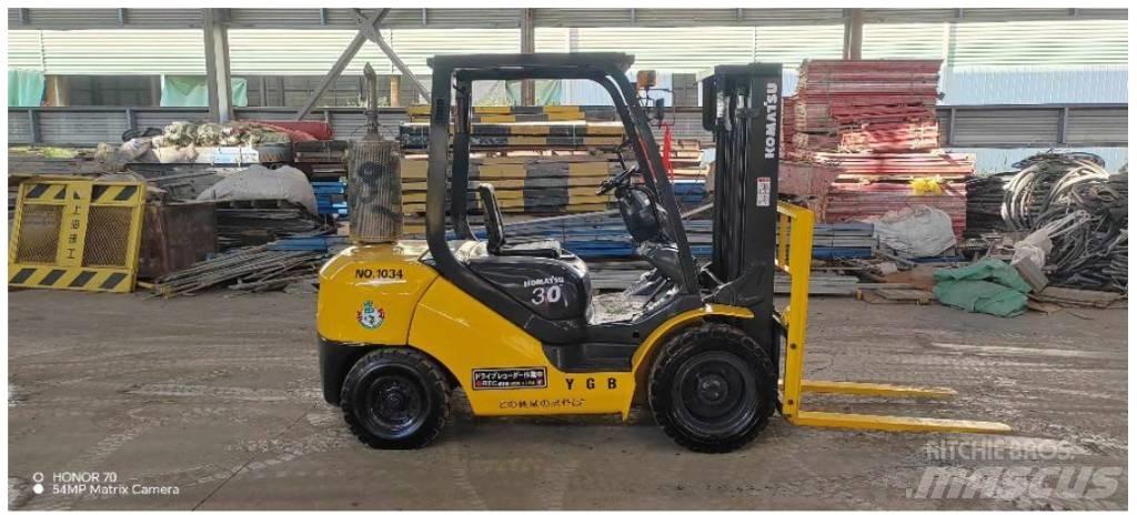 Komatsu FD 30 T-14 Diesel trucks