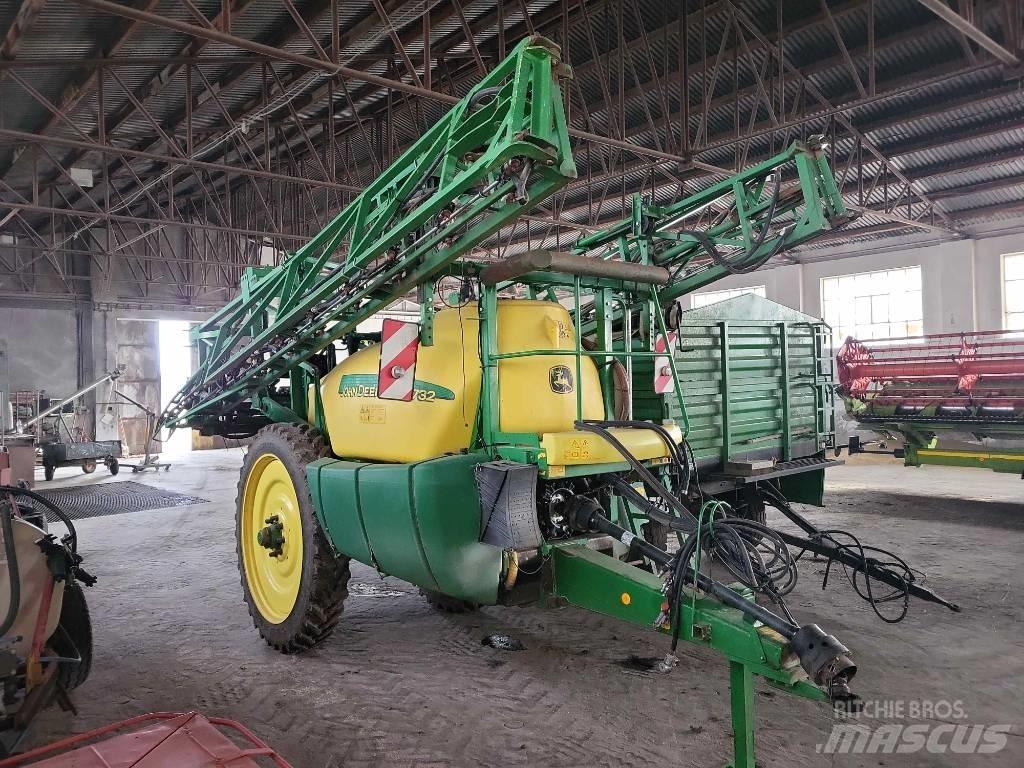 John Deere 732 Trailed sprayers