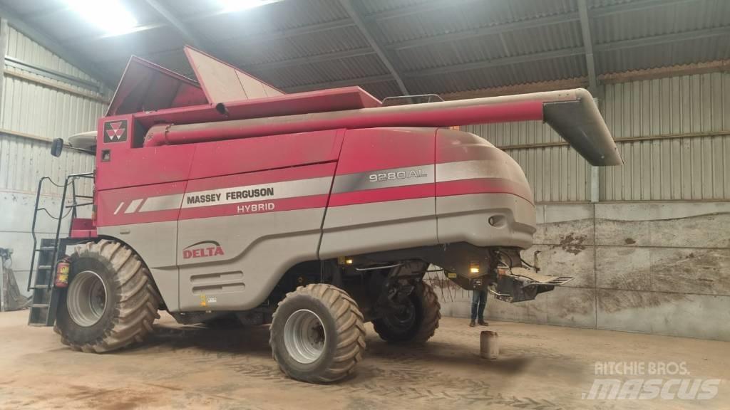 Massey Ferguson 9280 Combine harvesters