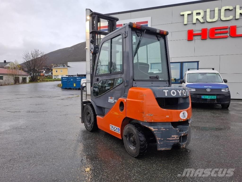 Toyota 02-8FDF25 Diesel trucks