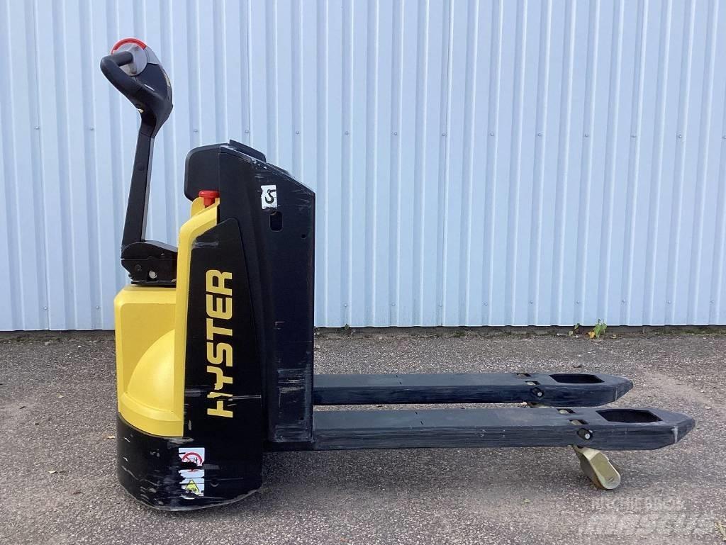 Hyster P2.0 Pedestrian stacker