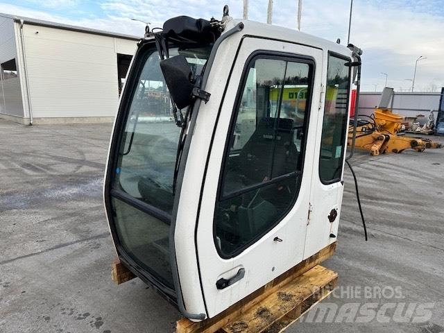 Liebherr R 317 CAB Cabins and interior