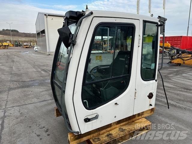 Liebherr R 317 CAB Cabins and interior
