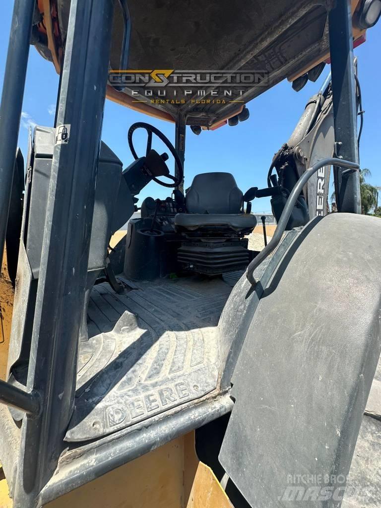 DEERE 410J Backhoe loaders