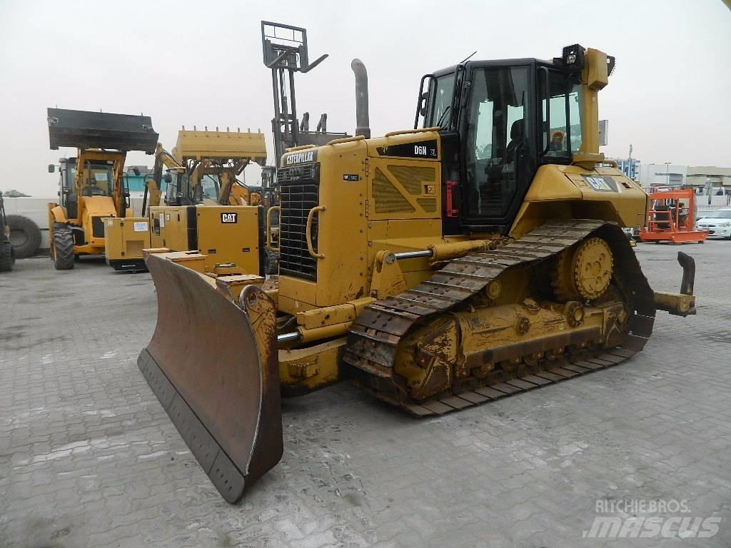 CAT D 6 N XL Crawler dozers